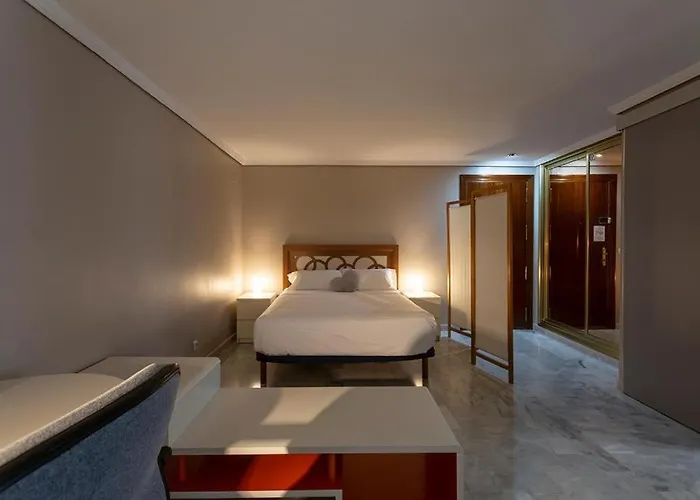 Luminosity Square Studio. Francos 14 * Sevilla